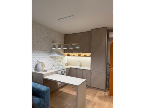 Tirane, jepet me qera apartament 2+1+Ballkon Kati 2, 65 m² 930 € (myslym shyri)