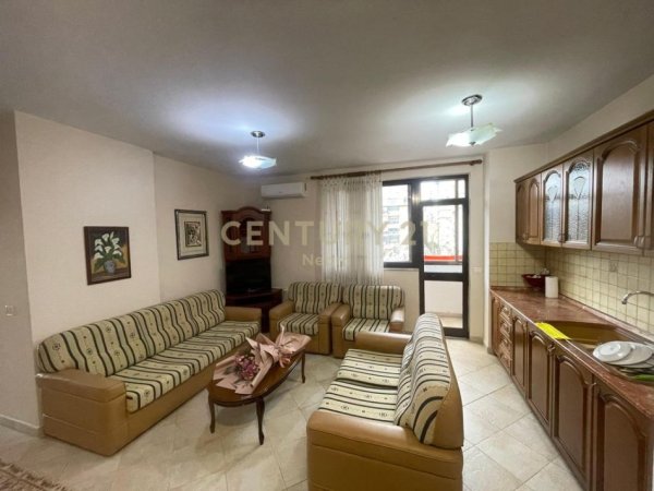 Shqiperi, jepet me qera apartament 2+1+Ballkon Kati 4, 84 m² 520 € (ish fusha e aviacionit)