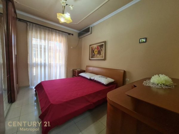 Tirane, jepet me qera apartament 2+1+Ballkon Kati 5, 58 m² 700 € (rruga e durresit)