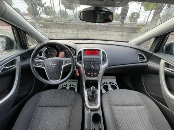 Tirane, shes makine Opel Astra Nafte, e bardhë automatik Klima 166.000 km 4900 €