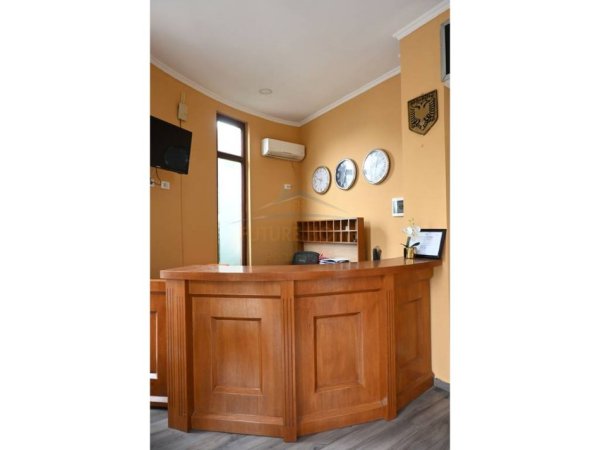 Tirane, jepet me qera Kati 0, 200 m² 9.000 €