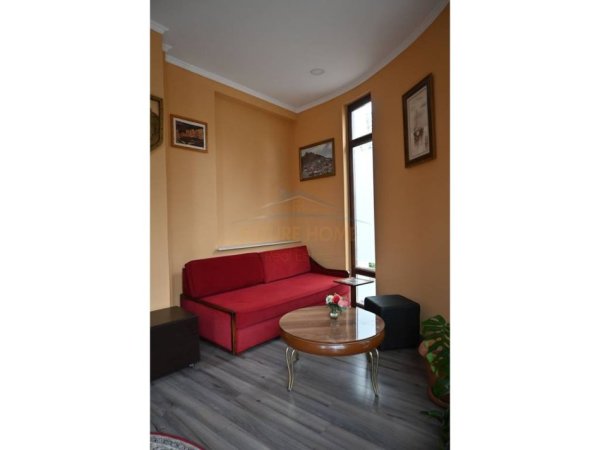 Tirane, jepet me qera Kati 0, 200 m² 9.000 €