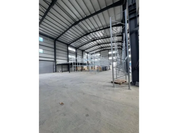 Tirane, jepet me qera Kati 0, 4.000 m² 12.000 €