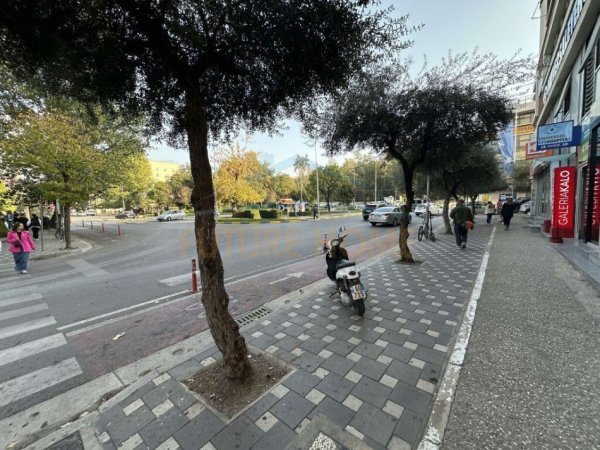 Tirane, shitet ambjent biznesi Kati 0, 56 m² 500.000 €