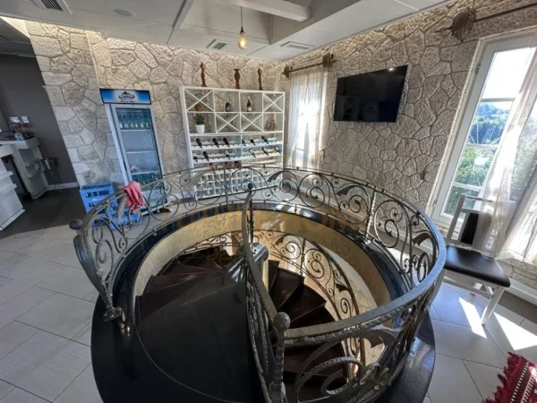 Tirane, shitet Kati 0, 1.197 m² 3.000.000 €