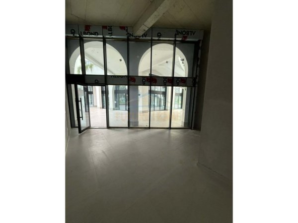 Tirane, jepet me qera ambjent biznesi Kati 0, 36 m² 400 € 