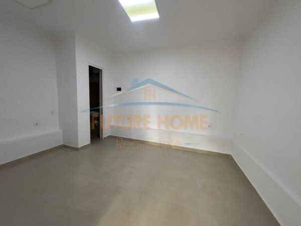 Tirane, jepet me qera ambjent biznesi Kati 0, 52 m² 1.000 €