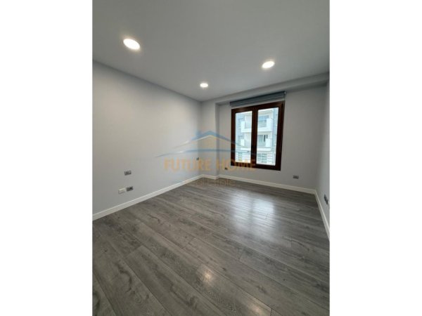 Tirane, jepet me qera zyre Kati 7, 187 m² 3.100 €