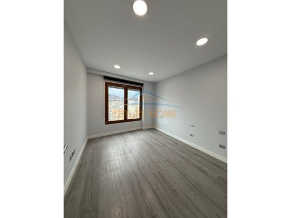 Tirane, jepet me qera zyre Kati 7, 187 m² 3.100 €