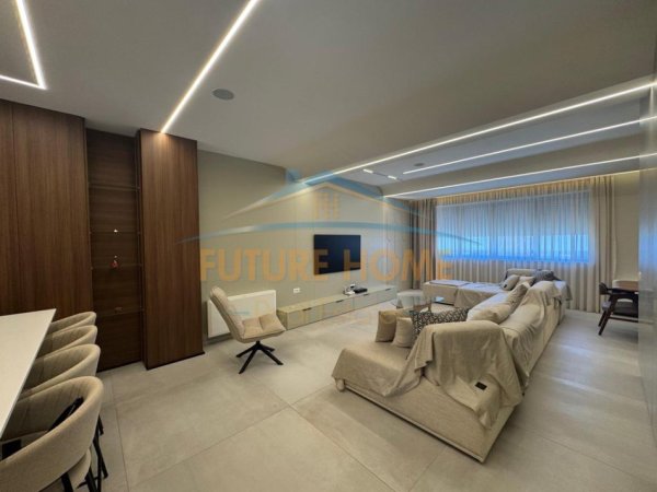 Tirane, shitet apartament duplex Kati 1, 171 m² 527.600 €