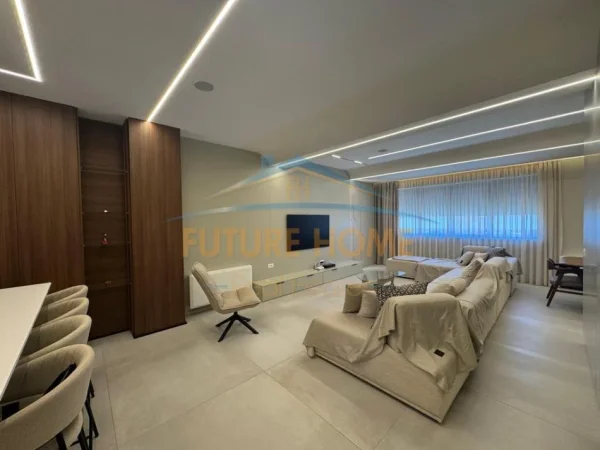 Tirane, shitet apartament duplex Kati 1, 171 m² 527.600 €