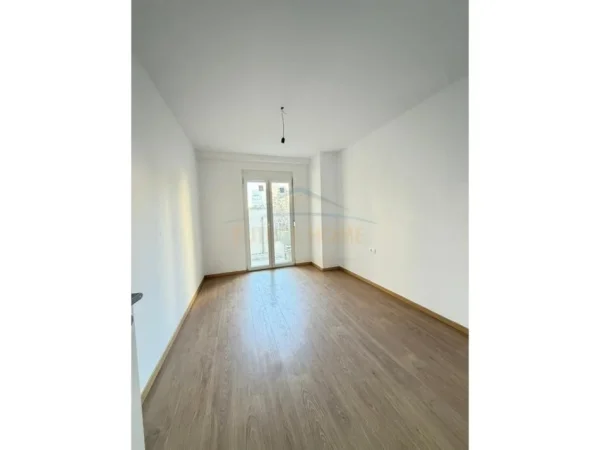 Tirane, jepet me qera apartament Kati 1, 128 m² 2.000 €