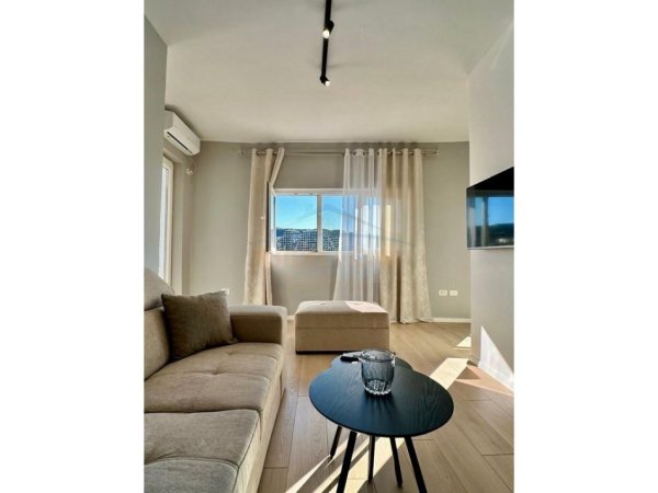 Tirane, jepet me qera apartament Kati 9, 60 m² 900 €