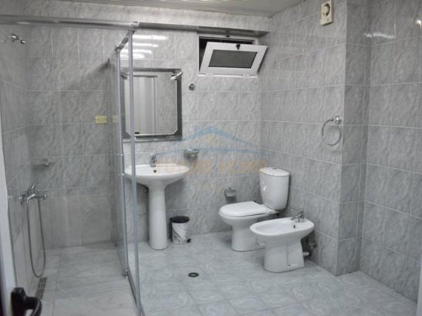 Tirane, jepet me qera apartament Kati 0, 106 m² 800 €