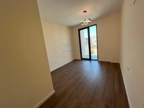 Tirane, jepet me qera apartament Kati 5, 98 m² 1.800 €