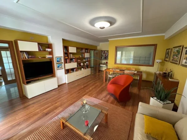 Tirane, jepet me qera apartament Kati 4, 116 m² 1.800 € 