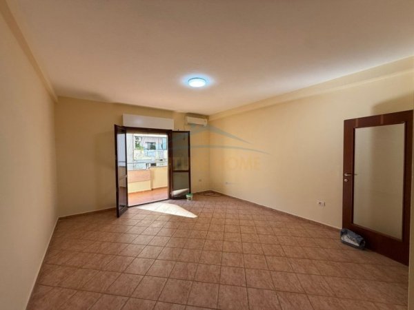 Tirane, jepet me qera zyre Kati 3, 109 m² 750 € 