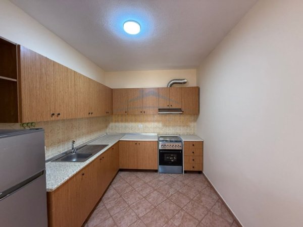 Tirane, jepet me qera zyre Kati 3, 109 m² 750 € 