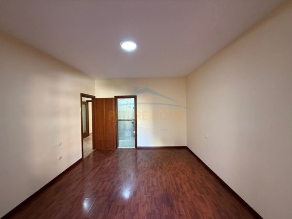 Tirane, jepet me qera zyre Kati 3, 109 m² 750 € 