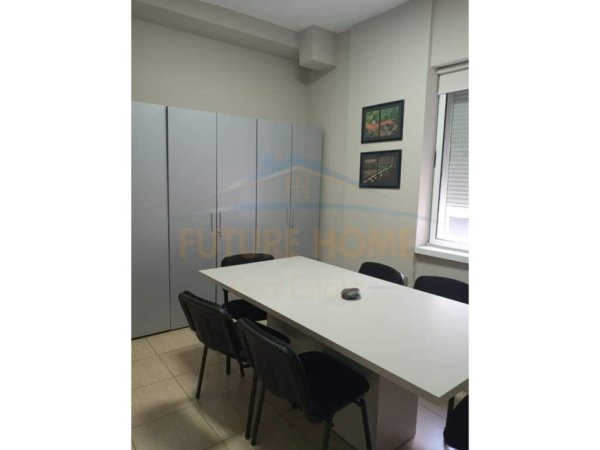 Tirane, jepet me qera apartament Kati 3, 140 m² 1.500 € 