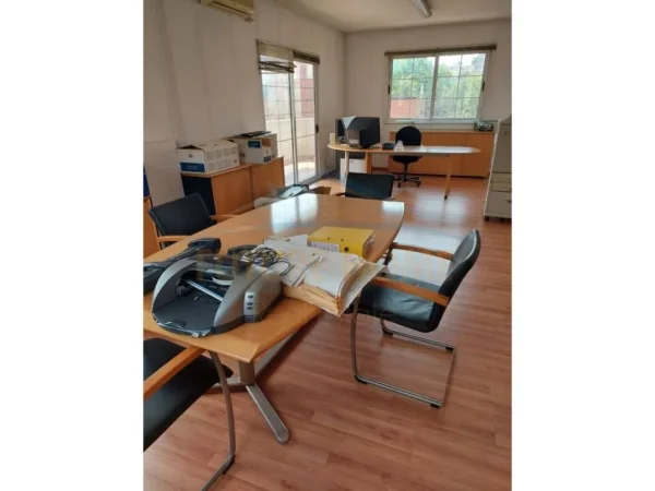 Elbasan, jepet me qera zyre Kati 5, 150 m² 1.300 €