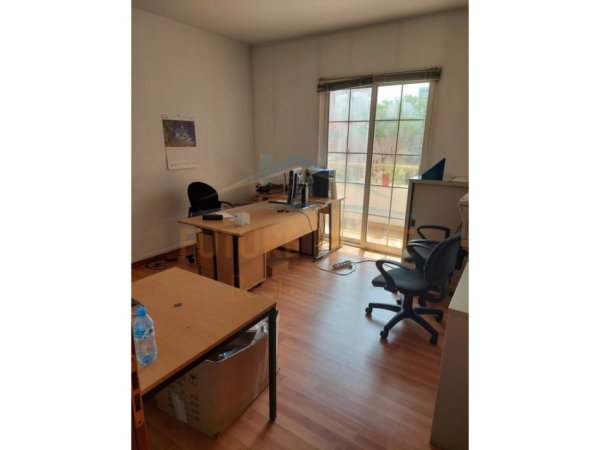 Elbasan, jepet me qera zyre Kati 5, 150 m² 1.300 €