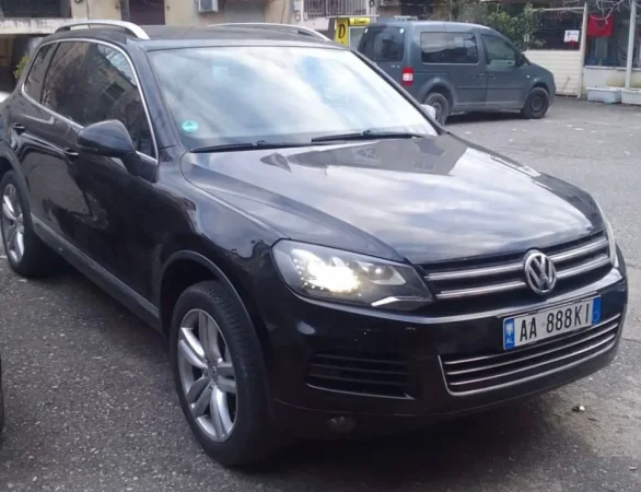 Tirane, shes SUV OKAZION VOLKSWAGEN TOUAREG PANORAMA 2.5 TDI Nafte, e zeze automatik Klima 166.801 km