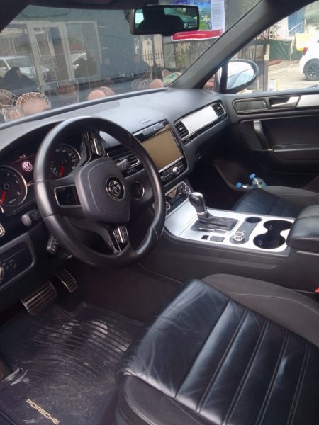 Tirane, shes SUV OKAZION VOLKSWAGEN TOUAREG PANORAMA 2.5 TDI Nafte, e zeze automatik Klima 166.801 km