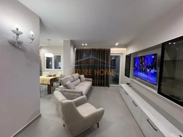 Tirane, jepet me qera apartament 1+1+Ballkon ,90 M2,  95.000 Leke te Reja/Muaj  (Komuna e Parisit)