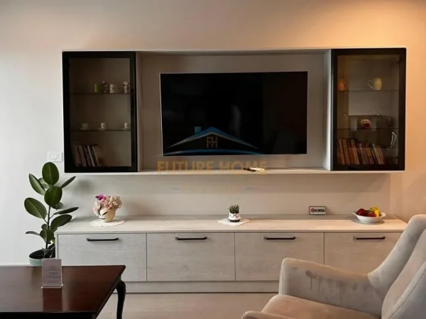 Tirane, jepet me qera apartament 1+1+Ballkon ,90 M2,  95.000 Leke te Reja/Muaj  (Komuna e Parisit)