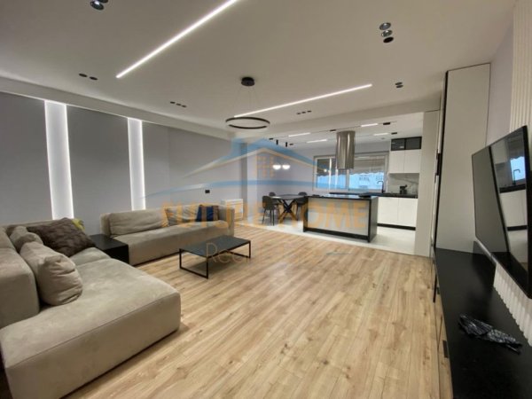 Tirane, jepet me qera apartament 2+1+Ballkon Kati 10, 123 m² 1.300 € (Myslym Shyri)