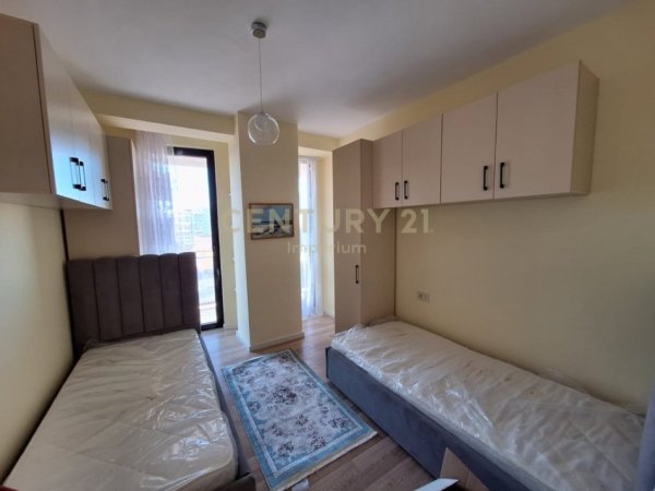 Tirane, jepet me qera apartament 2+1+Ballkon Kati 6, 94 m² 1.500 € (mine peza)