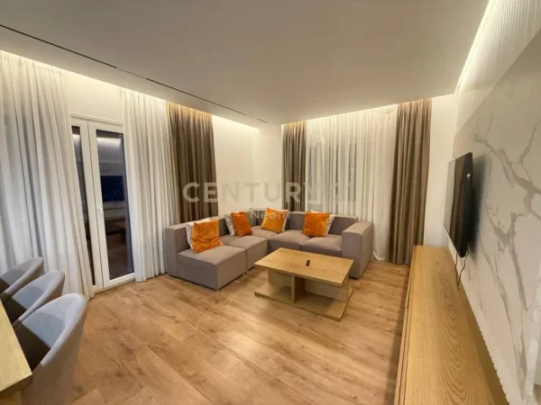 Tirane, jepet me qera apartament 2+1+Ballkon Kati 6, 102 m² 1.300 € (kodra e diellit)