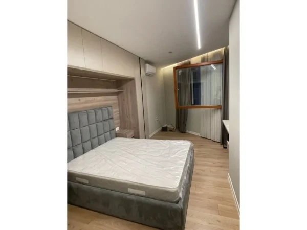 Tirane, jepet me qera apartament 1+1+Ballkon Kati 5, 74 m² 800 € (bulevardi zogu 1)
