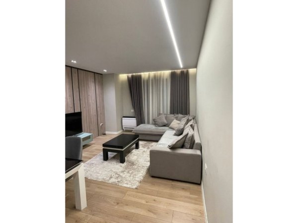 Tirane, jepet me qera apartament 1+1+Ballkon Kati 5, 74 m² 800 € (bulevardi zogu 1)
