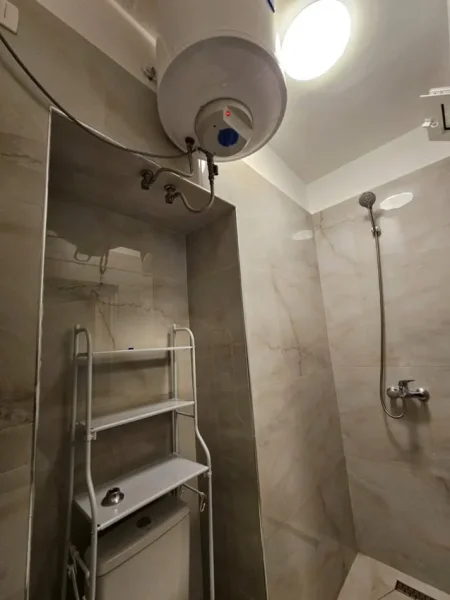 Tirane, jepet me qera ambjent biznesi Kati -1, 30 m² 400 € (bulevardi gjergj fishta)