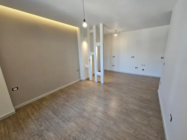 Tirane, jepet me qera zyre Kati 2, 132 m² 950 € (ZOGU I ZI)