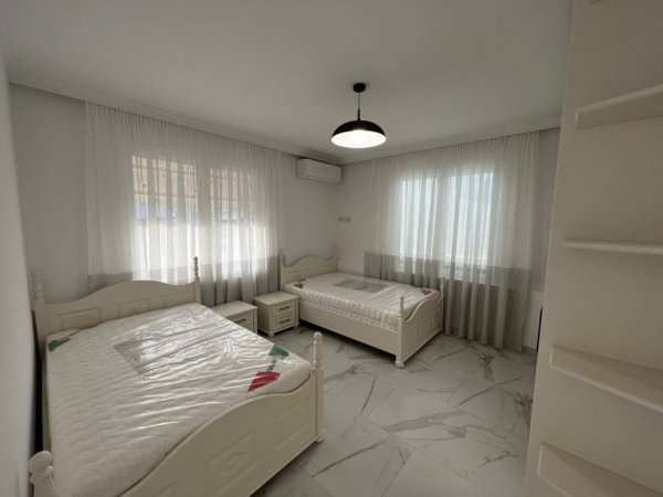 Tirane, jepet me qera apartament 2+1+Ballkon Kati 4, 105 m² 1.200 € (BLLOK)