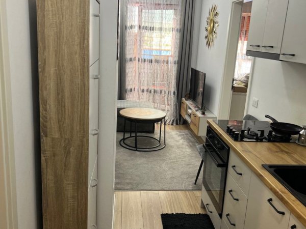 Tirane, jepet me qera apartament 1+1+Ballkon Kati 3, 60 m² 400 € (ALI DEMI)