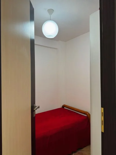 Tirane, jepet me qera 1+1 Kati 1, 200 € (Rruga Tonin Harapi, Nd. 37, Tiranë 1005 (vetem 2 minuta nga Venue Club))