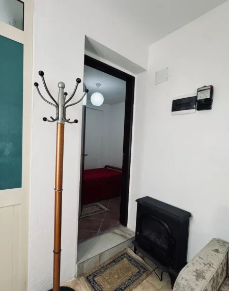 Tirane, jepet me qera 1+1 Kati 1, 200 € (Rruga Tonin Harapi, Nd. 37, Tiranë 1005 (vetem 2 minuta nga Venue Club))