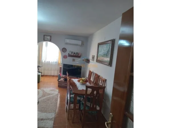 Tirane, shitet apartament 2+1+Ballkon Kati 5, 82 m² 130.000 €