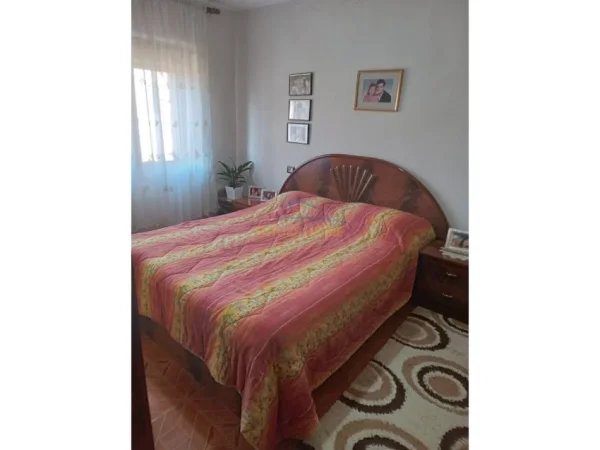 Tirane, shitet apartament 2+1+Ballkon Kati 5, 82 m² 130.000 €