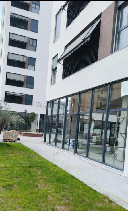 Tirane, shes ambjent biznesi Kati 0, 107 m² 267.000 € (qENDER kAMEZ)