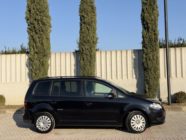 VOLKSWAGEN TOURAN 1.9 NAFTE 👉 2010 👈 kambio MANUALE - 7 VENDE 5.900 €