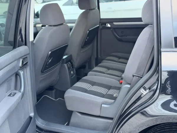 VOLKSWAGEN TOURAN 1.9 NAFTE 👉 2010 👈 kambio MANUALE - 7 VENDE 5.900 €