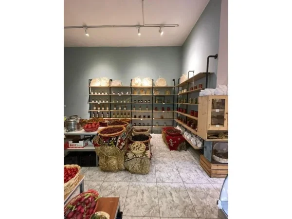 Tirane, ofroj SHITET BIZNES