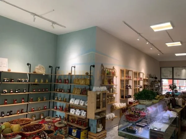 Tirane, ofroj SHITET BIZNES