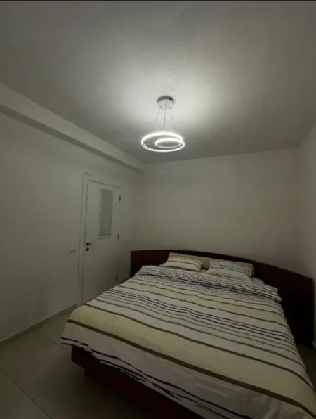 Tirane, jap me qera apartament 2+1+Ballkon Kati 3, 97 m² 900 € (Jordan Misja , Tirane)