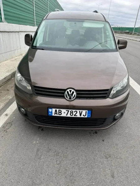 Tirane, shes VW Caddy Maxi 2.0 TDI 2013 Nafte, kafe automatik Klima 225.000 km 12.500 €